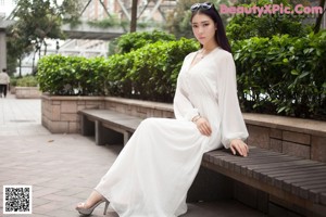 XIUREN No.131: Model Vanessa (梦娜) (59 photos)